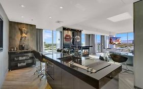 The Adele Palazzo Suite At Palms Place